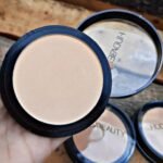 Huda Beauty Pro Matte Oil-Free Compact Powder