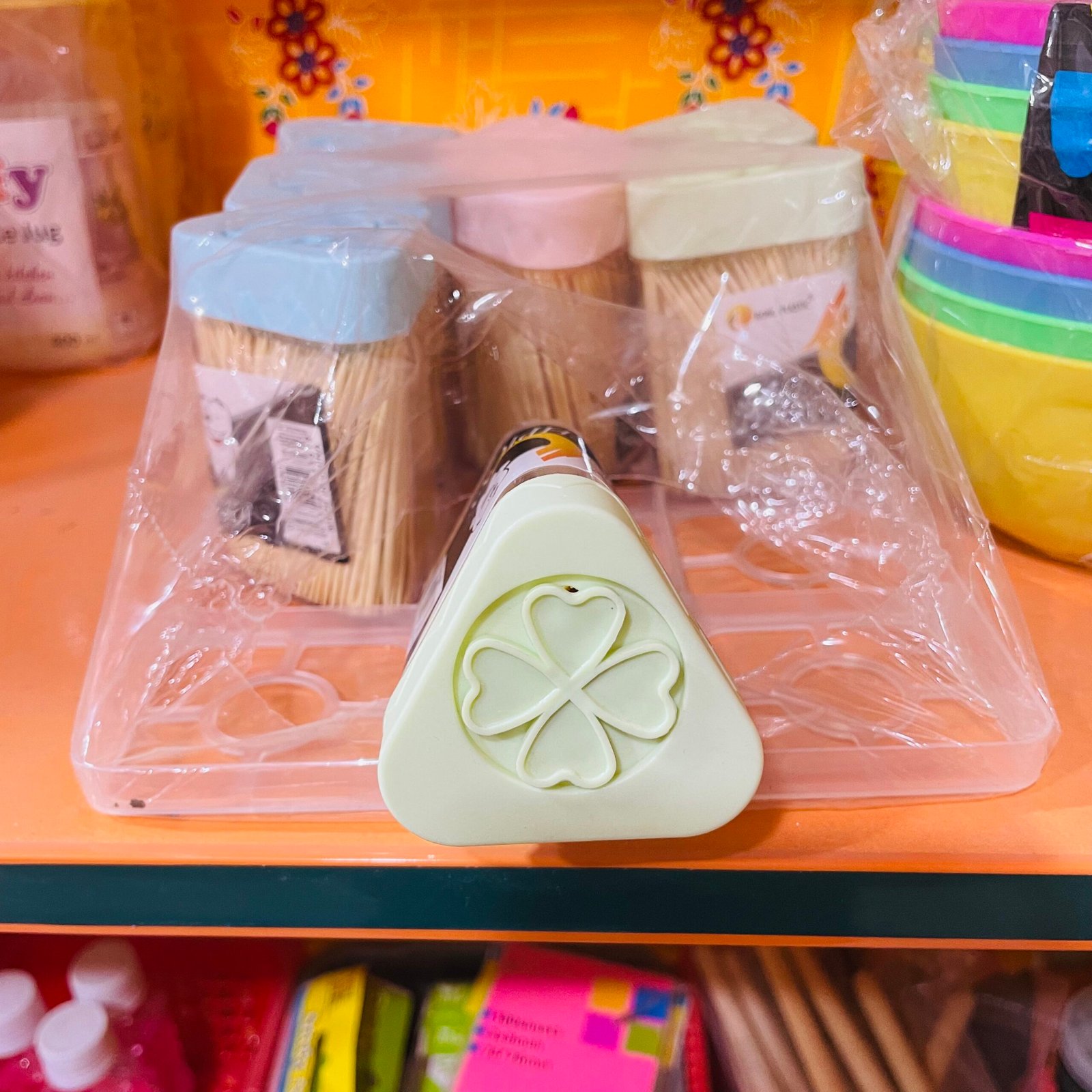 Triangular Toothpick Holder with Clover Design – 400 Picks - Image 4